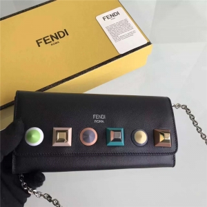 FENDI �ҵ� 0251 2017�¿��Ϸ�СţƤ�๦�ܳ���í��������б��� ��ɫ�ʶ�