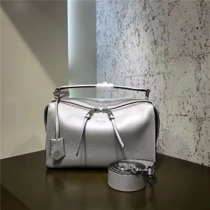 FENDI �ҵ�  8762 2017�¿� ţƤŮʿ��������� ������ʿ�ٰ� ����ɫ