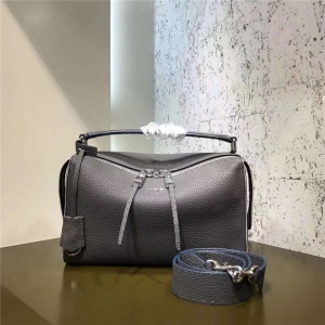 FENDI �ҵ�  8762  2017�¿� ţƤŮʿ��������� ������ʿ�ٰ� ���ɫ