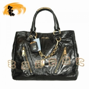 081113 Prada�ߵ�Ů�� �����ﾭ��ʱ��ȫƤ����� Prada��� ��ɫ