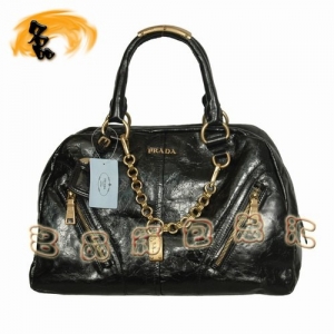 081117 Prada�ߵ�Ů�� �����ﾭ��ʱ��ȫƤ����� Prada��� ��ɫ