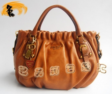 80066 ��ƷƷ�� Prada���¿� ����ţƤʱ��Ů�� Pradaб��� Prada����� ǳ��ɫ