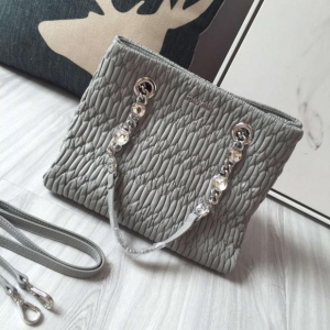 Miumiu�й�����2017���¿� ��ʯ��������ƤŮ�� ˮ�����������