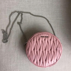 MiumiuŮ�� 2017�ٷ������¿� �ݳ�Ʒ ������������Ƥ