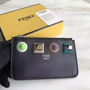 FENDI �ҵ� 1513 2017�¿�ŮʿƤ��í��װ�ζ̿�������Ǯ�� ��ɫ