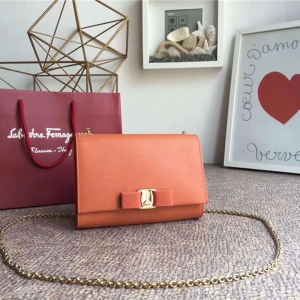 22B558 Ferragamo ������Ľ ���� Vara �������� ����������� ��ɫ