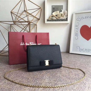22B558 Ferragamo ������Ľ ���� Vara �������� ����������� ��ɫ