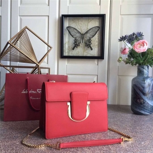 21G671 Ferragamo ������Ľ �뻷��� СţƤ ��ŷ��� ������ ��ɫ