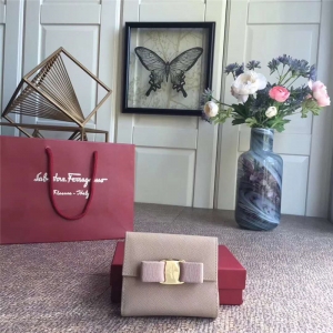 22A926 Ferragamo ������Ľ С��Ǯ�� Vara�������� ���