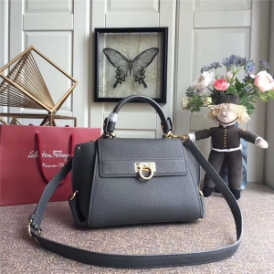 21F628 Ferragamo������Ľ Sofia�� ˤ��ţƤ ���� �кż�� ��ɫ