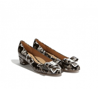 688976 Ferragamo������Ľ VARAţƤ ����ӡ�� ������߸�Ь �ڰ׻�