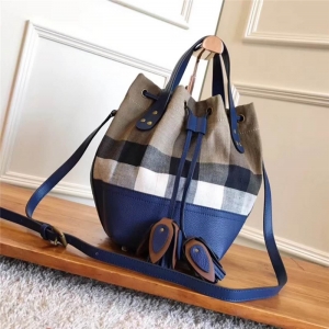 Burberry����� �ͱ���Ů�� ���¿����ˮͰ�� �ɲ�ʽС�� ��ɫ