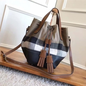Burberry����� �ͱ���Ů�� ���¿����ˮͰ�� �ɲ�ʽС�� ��ɫ