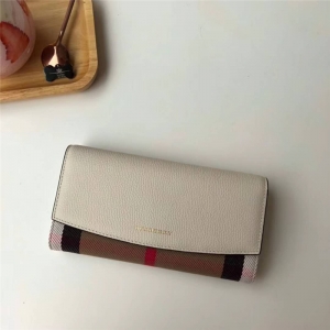 39968611 Burberry�ͱ��� Banner�ִ�ϵ�� House���� ƴƤ����Ǯ�� ��ɫ
