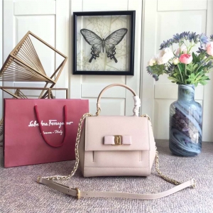 21F570 Ferragamo�Ƹ���Ľ ���±��� Vara������ С�� ���ǰ� ���