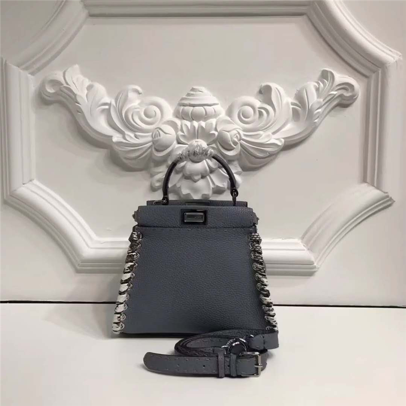 2105AS FENDI�ҵ� MINI ��Ե��Ƥ��֯װ�� ��֦��ţƤ����� ��ɫ