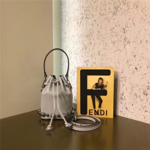 010 FENDIŮ�� �ҵ�ˮͰ��  MON TRESOR �������� СţƤ ��ɫ