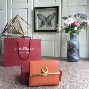224639 Ferragamo������Ľ Gancio����� ���Ƿ�ʽǮ�� ��ɫ