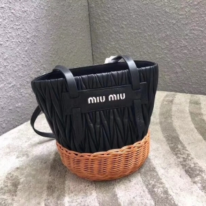 5BE021 MIUMIUר���¿�米�� С��Ƥ ��֯���� Ͱ�ΰ� ��ɫ