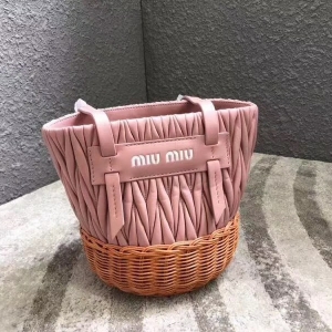 5BE021 MIUMIUר���¿�米�� С��Ƥ ��֯���� Ͱ�ΰ� ��ɫ