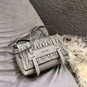 5BD076 MIUMIU���� ר���¿� Grace Lux С��Ƥ ����б��� ��ɫ