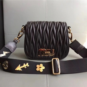 5BH085 MIUMIU���� ר����Ʒ С��Ƥ ת������ ���¼��б��� ��ɫ
