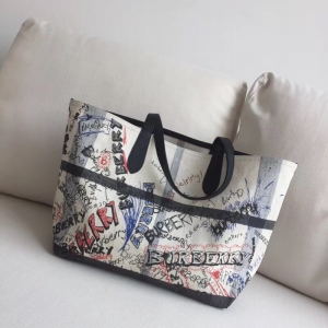 Burberry�ͱ��� ����� Ϳѻӡ��  Canvas ���� ˫�湺��� ��ɫ