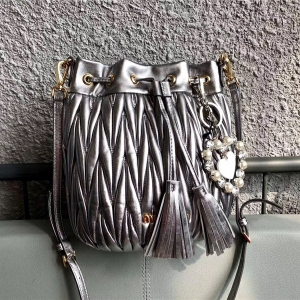 5BE014 MIUMIU���� ר���¿� BUCKET BAG ��Ƥ���� Ͱ�ΰ� ǹɫ
