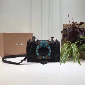 5BH609 MIUMIU���� ר���¿� ��ʯ�����껨 ��Ƥ�Ứ͹�� б��� ��ɫ