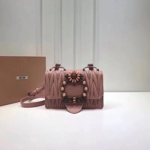 5BH609 MIUMIU���� ר���¿� ��ʯ�����껨 ��Ƥ�Ứ͹�� б��� ��ɫ