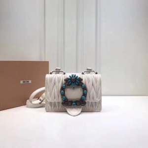 5BH609 MIUMIU���� ר���¿� ��ʯ�����껨 ��Ƥ�Ứ͹�� б��� ��ɫ