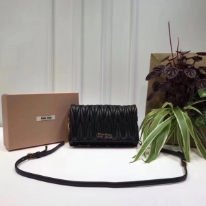 5BH017 MIUMIU���� ר���¿� ��Ƥ�Ứ͹�� ���ǰ��� ��ɫ