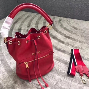 5BE027 MIUMIU���� �¿� ɽ��Ƥ ��֯Ƥ���� ����ˮͰ�� ��ɫ