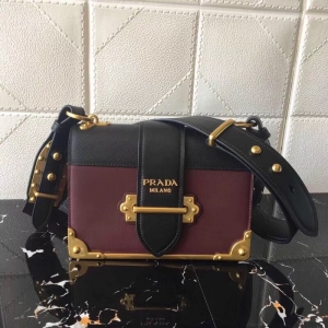 1BD045 Prada cahier ȫ�������� ʮ����ţƤ ��ͭװ�� �ִ� ��ƴ�ֺ�