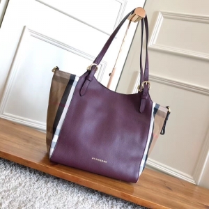 Burberry�ͱ��� The Canter�����ִ� House ���Ƶ�������� ��ɫ