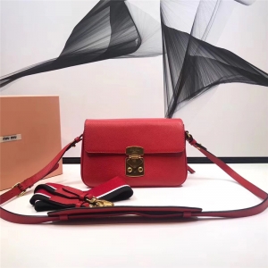 5BD113 MiuMiuŮ�� �����ִ� �������� ����ɽ��Ƥ��� ��ɫ