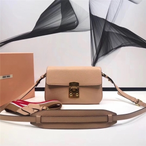 5BD113 MiuMiuŮ�� �����ִ� �������� ����ɽ��Ƥ��� ����