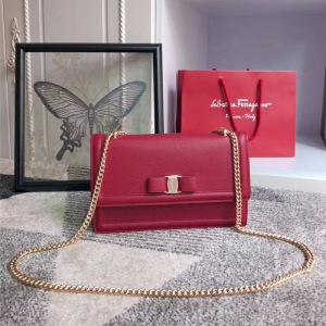 21G462 Ferragamo�Ƹ���Ľ ������ţƤ Vara������ ��� �������ǰ� �ƺ�