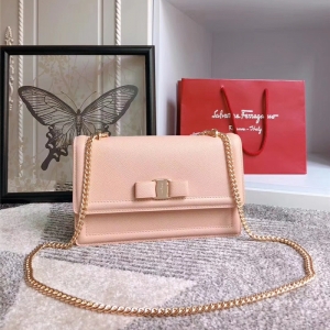 21G462 Ferragamo�Ƹ���Ľ ������ţƤ Vara������ ��� �������ǰ� ���