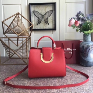 21G596 Ferragamo �Ƹ���Ľ���� СţƤ����� Gancini �������ǰ� ��ɫ