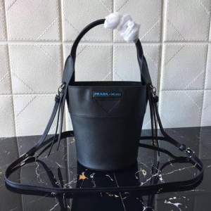 1BE015 Prada OuvertureŮ�� ��ţƤ ����������� PradaƤ��ˮͰ�� ��ɫ