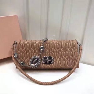 5BD233 MiuMiu ר����Ʒ ��ʯ������ MiuMiu�ְ� MiuMiu������ Ϻ��ɫ