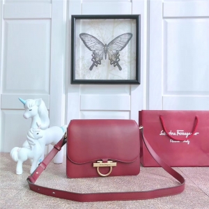 21H321 Ferragamo�ִ� �ﶬ���� Gancini���� �Ƹ���ĽŮ�� ���Ǽ�� �ƺ�