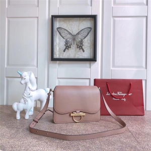 21H321 Ferragamo�ִ� �ﶬ���� Gancini���� �Ƹ���ĽŮ�� ���Ǽ�� ���