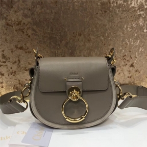 Chloe ������ ChloeС���� Tess�ִ� СţƤ��Ƥ ChloeŮ�� ��ɫ