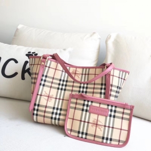 Burberry��ĸ�� ����ս������ �ͱ������ذ� ���ᵥ�繺��� ��ɫ