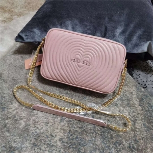 5BH118C MiuMiu���� MatelasseС��Ƥ ����ѹ�� ���������� ��ɫ