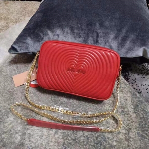 5BH118C MiuMiu���� MatelasseС��Ƥ ����ѹ�� ���������� ��ɫ