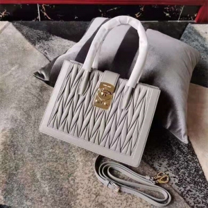 5BA126 MiuMiuר���¿� С��Ƥ �������� ��������б��� ǳ��