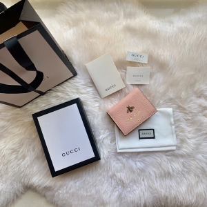 460185 Gucci Animalierϵ�п��� С�۷�̿�Ǯ�� ��ɫ